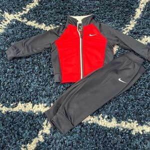 🚫SOLD🚫NWOT nike sweatsuit size 18 months